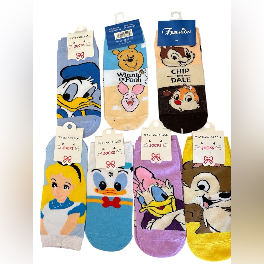 Cartoon Designs Socks  35-41   Fits size 4.5-10  Daffy Duck Chip Dale Winnie